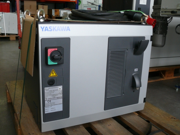 Yaskawa MOTOMAN Industrieroboter GP7 mit  YRC 1000 Steuerung, Messe-/Demogerät
